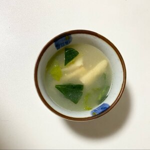 大根とほうれん草と油揚げの味噌汁